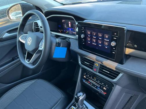 2025 Volkswagen Taos 1.5T SE Black