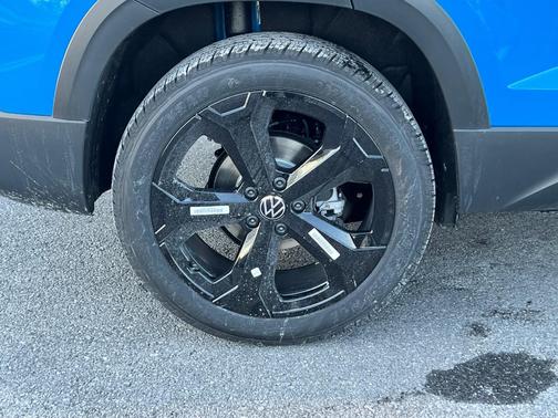 2025 Volkswagen Taos 1.5T SE Black