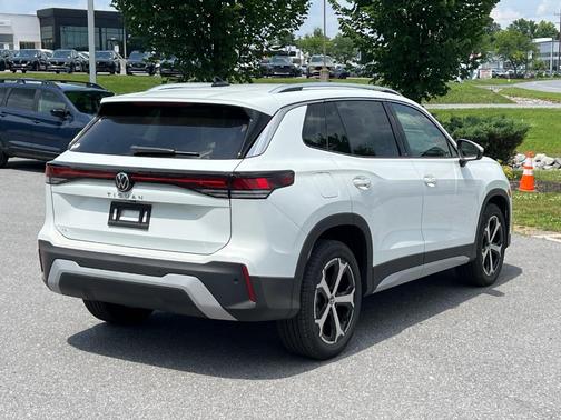 2025 Volkswagen Tiguan 2.0T SE