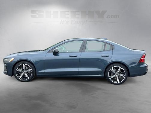 2024 Volvo S60 B5 Core Dark Theme