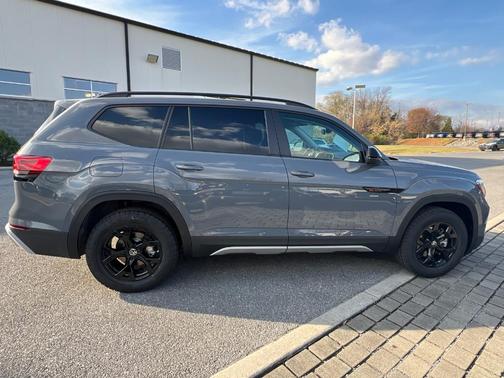 2025 Volkswagen Atlas 2.0T Peak Edition