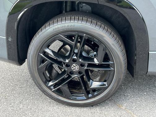 2025 Volkswagen Tiguan 2.0T SE R-Line Black