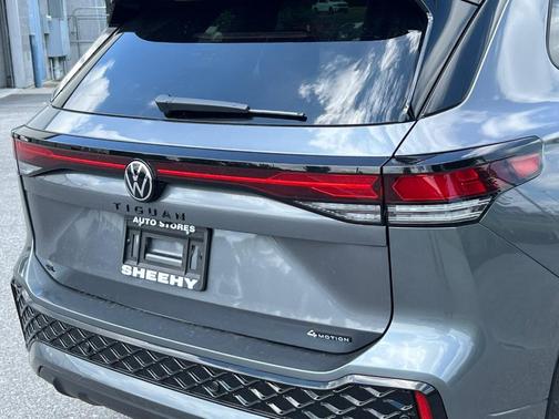 2025 Volkswagen Tiguan 2.0T SE R-Line Black