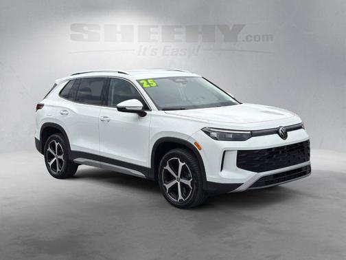 Pure White 2025 Volkswagen Tiguan 2.0T SE