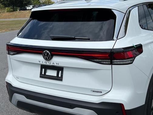 2025 Volkswagen Tiguan 2.0T SE