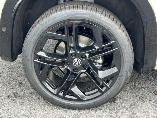 2025 Volkswagen Tiguan 2.0T SE R-Line Black