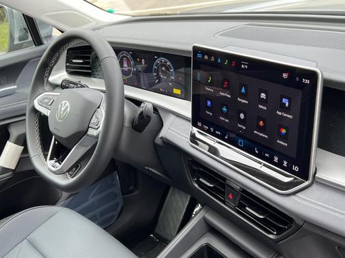 2025 Volkswagen Tiguan 2.0T SE