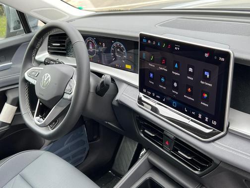 2025 Volkswagen Tiguan 2.0T SE