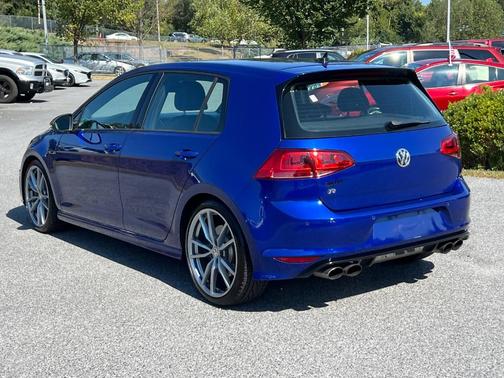 2017 Volkswagen Golf R 4-Door