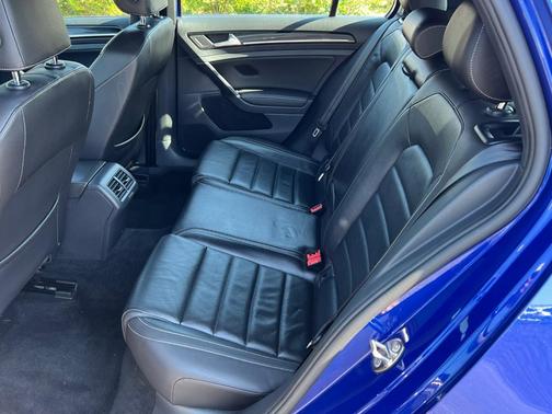 2017 Volkswagen Golf R 4-Door