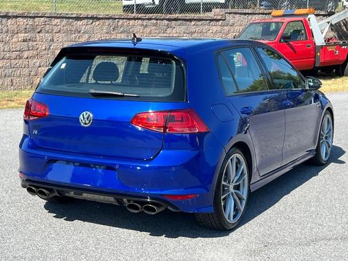 2017 Volkswagen Golf R 4-Door
