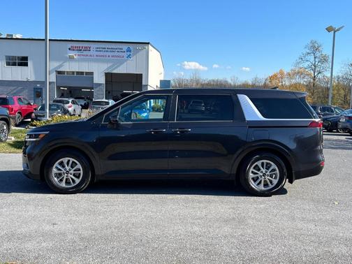 2023 Kia Carnival LX