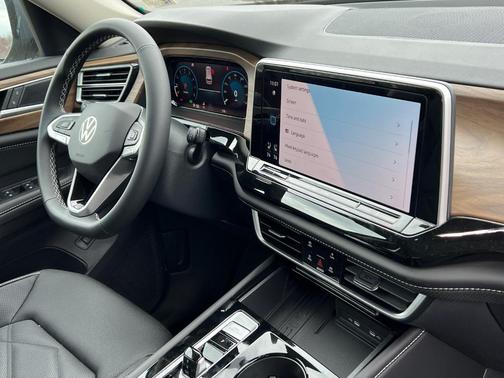2025 Volkswagen Atlas 2.0T SE