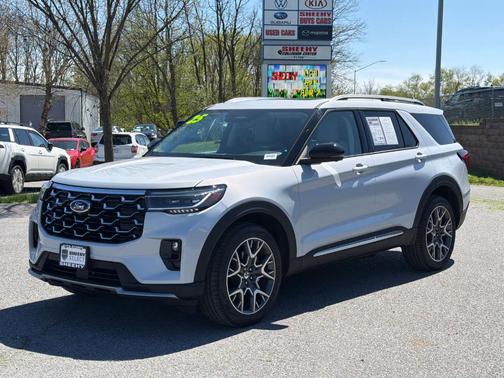 White Metallic 2025 Ford Explorer Platinum