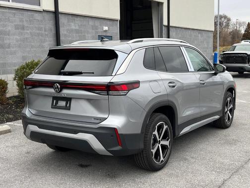 Pyrite Silver Metallic 2026 Volkswagen Tiguan 2.0T SE