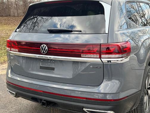 Pure Gray 2026 Volkswagen Atlas 2.0T SE W/TECHNOLOGY