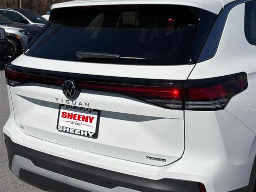 Pure White 2026 Volkswagen Tiguan 2.0T SE