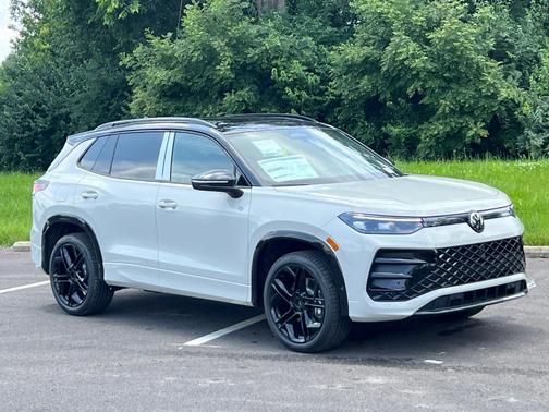 2025 Volkswagen Tiguan 2.0T SE R-Line Black