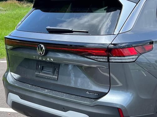 2025 Volkswagen Tiguan 2.0T SE