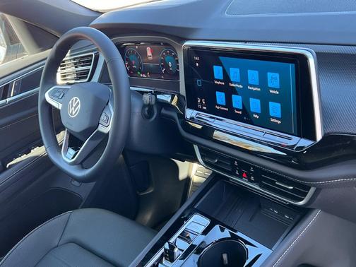 2025 Volkswagen Atlas Cross Sport 2.0T SEL R-Line Black