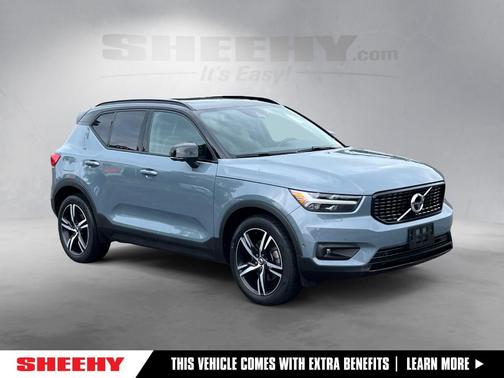 2022 Volvo XC40 T5 R-Design
