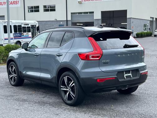 2022 Volvo XC40 T5 R-Design