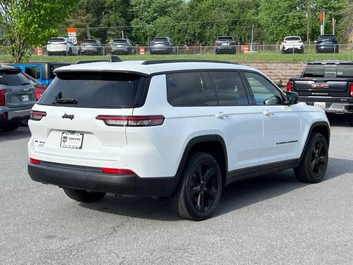 2022 Jeep Grand Cherokee L Laredo