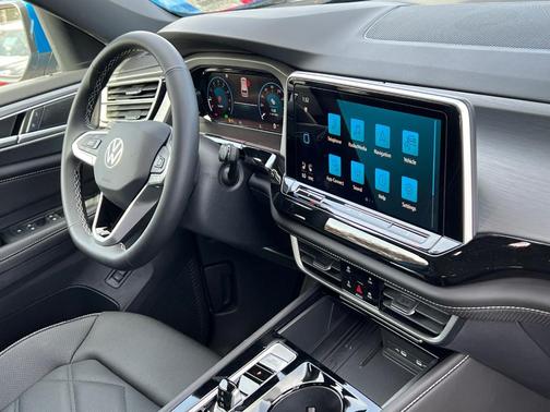 2025 Volkswagen Atlas Cross Sport 2.0T SE w/Technology