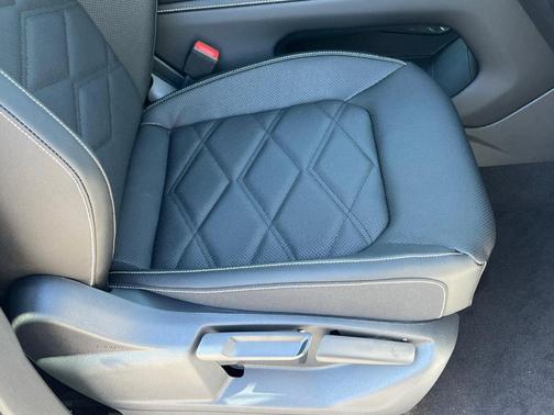 Opal White Pearl 2026 Volkswagen Atlas 2.0T SE