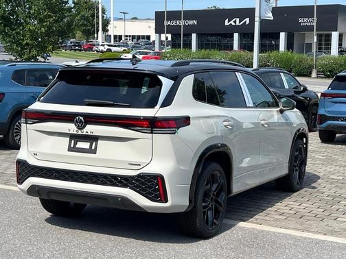 2025 Volkswagen Tiguan 2.0T SE R-Line Black