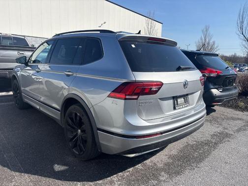 Pyrite Silver Metallic 2021 Volkswagen Tiguan 2.0T SE R-Line Black