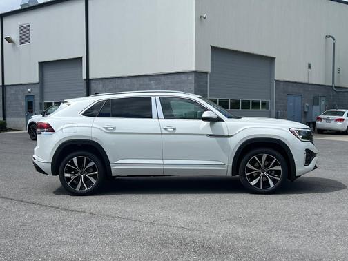 2025 Volkswagen Atlas Cross Sport 2.0T SEL Premium R-Line