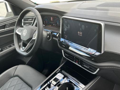 2025 Volkswagen Atlas Cross Sport 2.0T SEL Premium R-Line