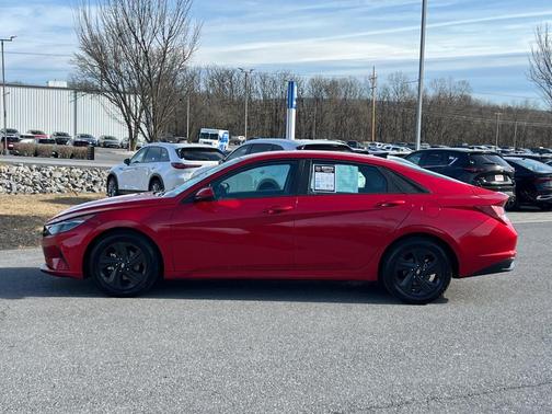 2021 Hyundai ELANTRA SEL