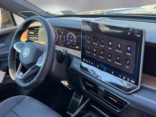 2026 Volkswagen Tiguan 2.0T SEL R-Line