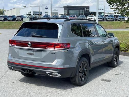 Pure Gray 2026 Volkswagen Atlas 2.0T SE w/Technology