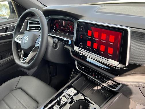 2026 Volkswagen Atlas Cross Sport 2.0T SEL R-Line Black