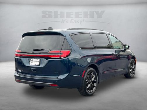 2023 Chrysler Pacifica Touring-L