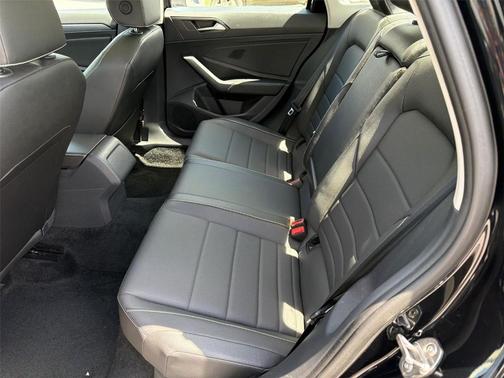 Deep Black Pearl Effect 2024 Volkswagen Jetta 1.5T SE