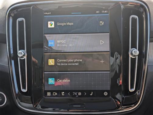 2023 Volvo XC40 B5 Plus Dark Theme