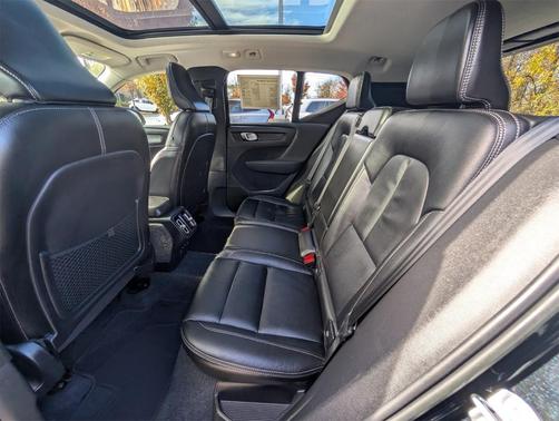 2023 Volvo XC40 B5 Plus Dark Theme