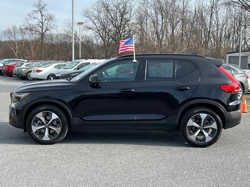 2023 Volvo XC40 B5 Plus Dark Theme