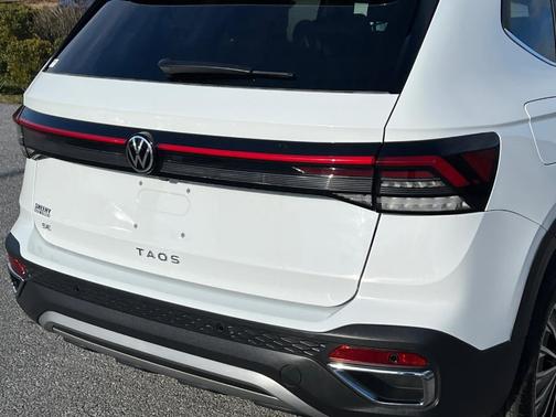 2025 Volkswagen Taos 1.5T SE