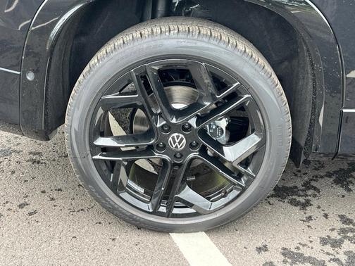 2025 Volkswagen Tiguan 2.0T SE R-Line Black