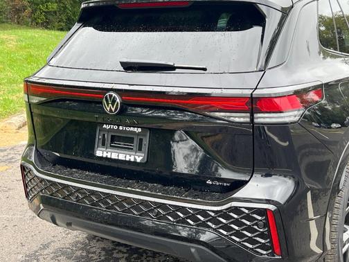 2025 Volkswagen Tiguan 2.0T SE R-Line Black