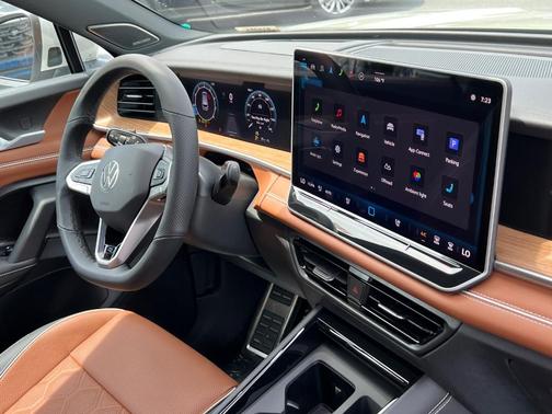 2025 Volkswagen Tiguan 2.0T SEL R-Line