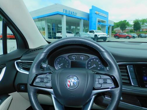 2022 Buick Enclave Essence