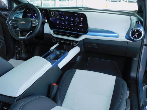 2025 Chevrolet Equinox EV LT 2