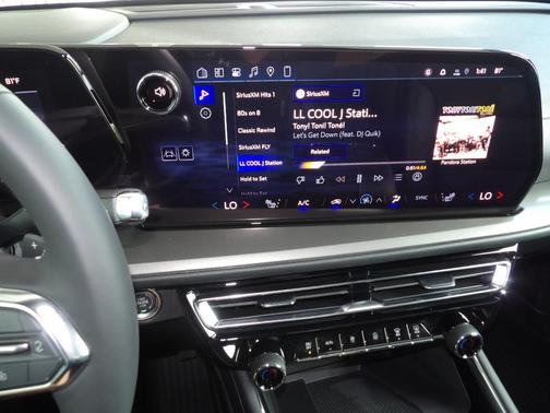White 2026 Chevrolet Traverse LT