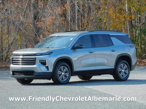 2025 Chevrolet Traverse LT